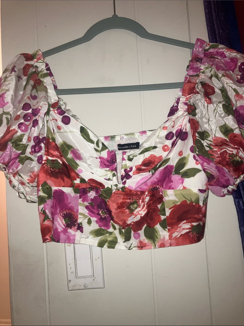 Adorable Abercrombie & Fitch crop top